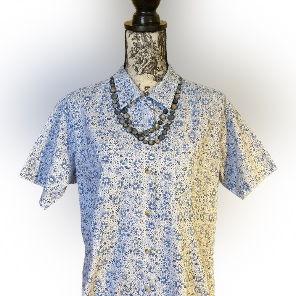 Lightweight all cotton short-sleeve top